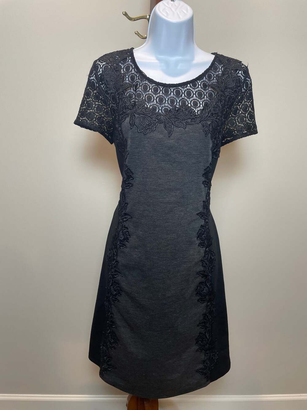 41 Hawthorn Gray Heathered Sheath Dress Black Lace Top Sleeves Trim Size L